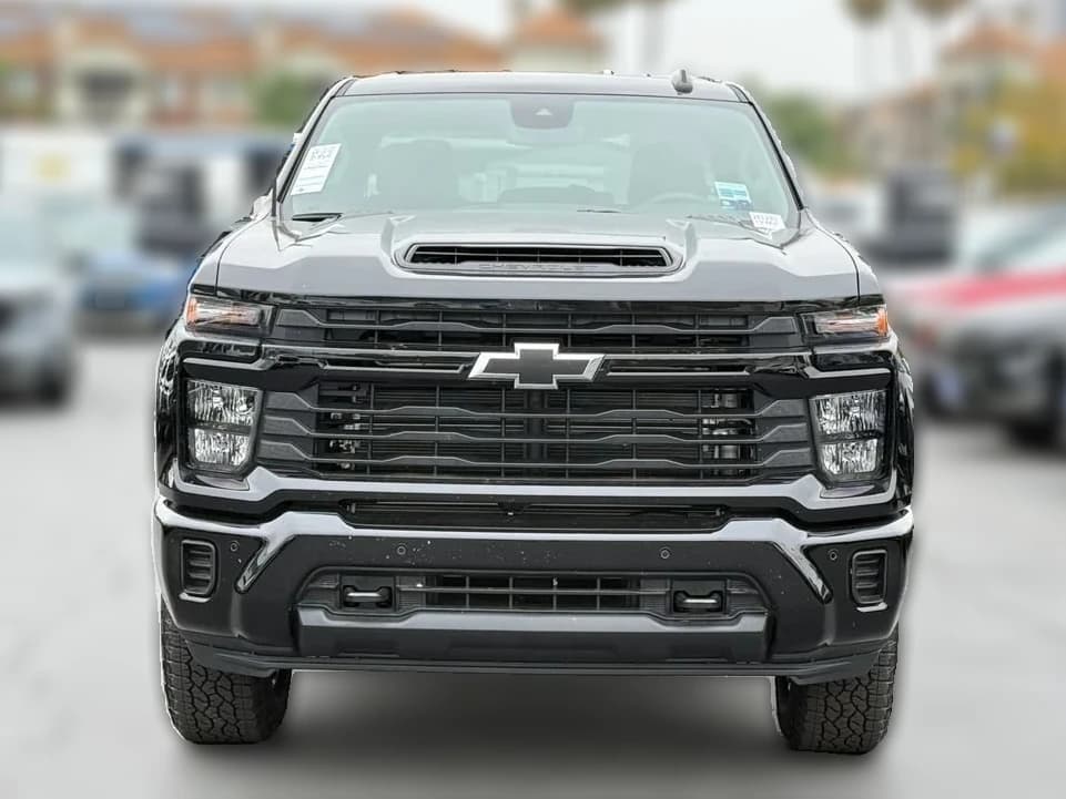 Chevrolet Silverado 2500HD Custom 4WD Crew Cab 159" 2026 — side view
