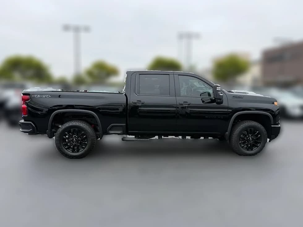 Chevrolet Silverado 2500HD Custom 4WD Crew Cab 159" 2026 — side view