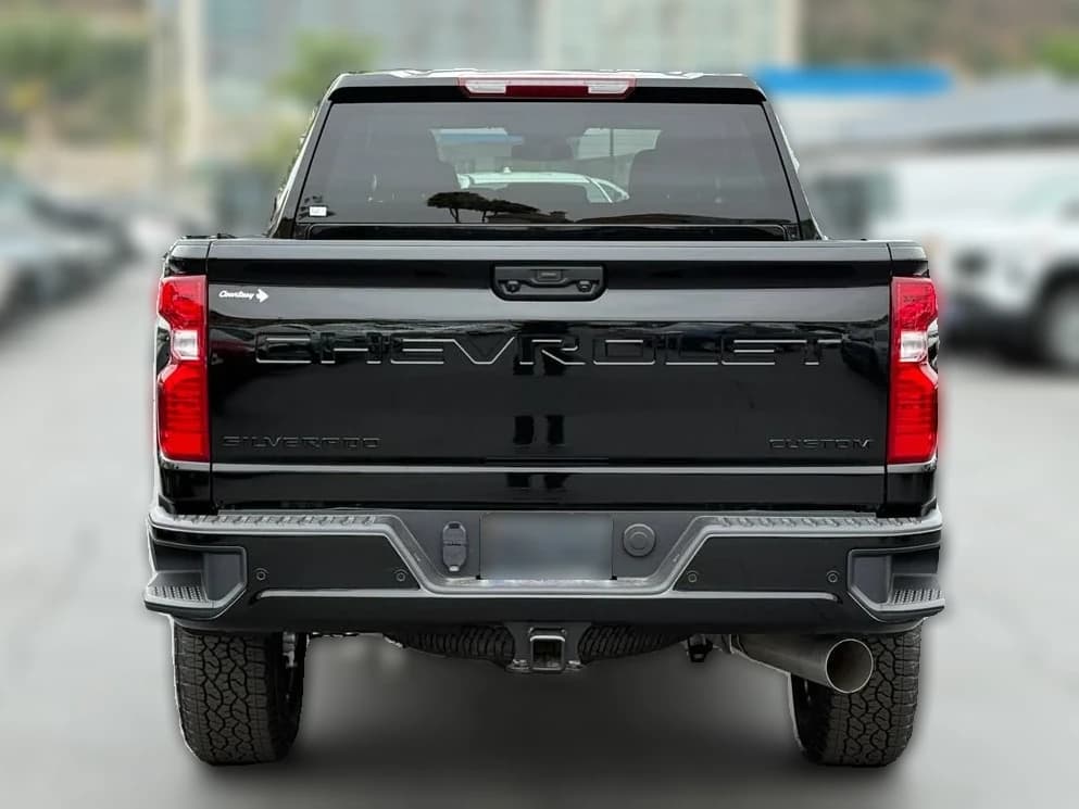 Chevrolet Silverado 2500HD Custom 4WD Crew Cab 159" 2026 — side view