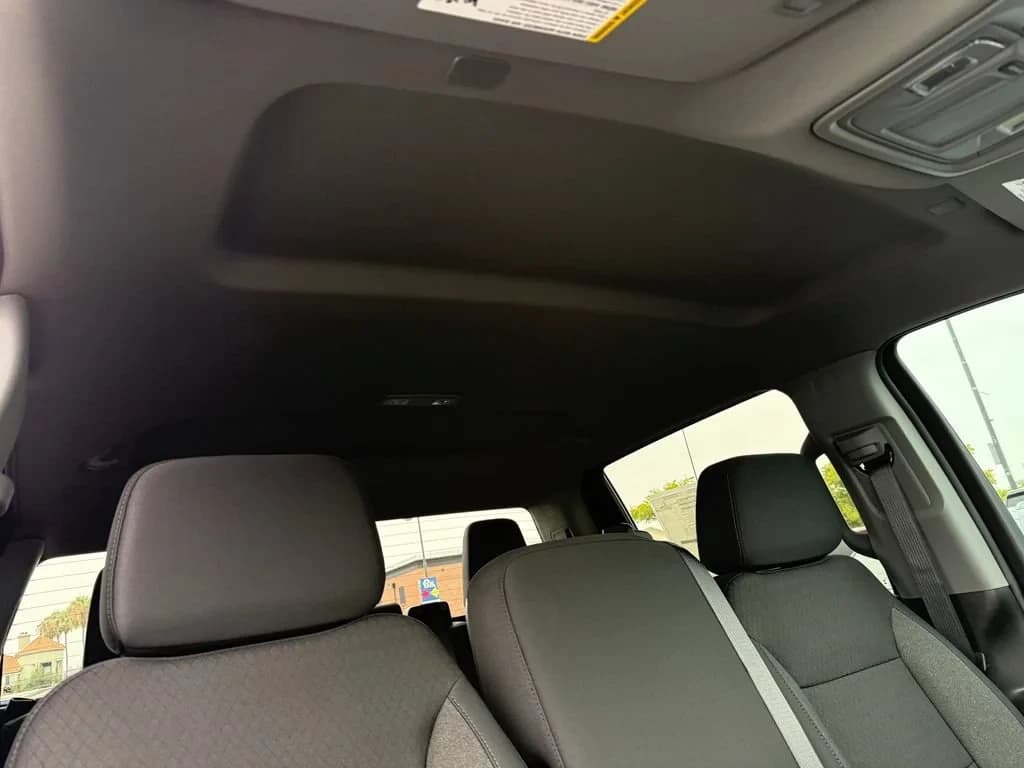 Chevrolet Silverado 2500HD Custom 4WD Crew Cab 159" 2026 — side view