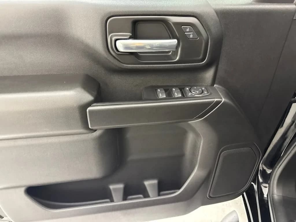 Chevrolet Silverado 2500HD Custom 4WD Crew Cab 159" 2026 — side view