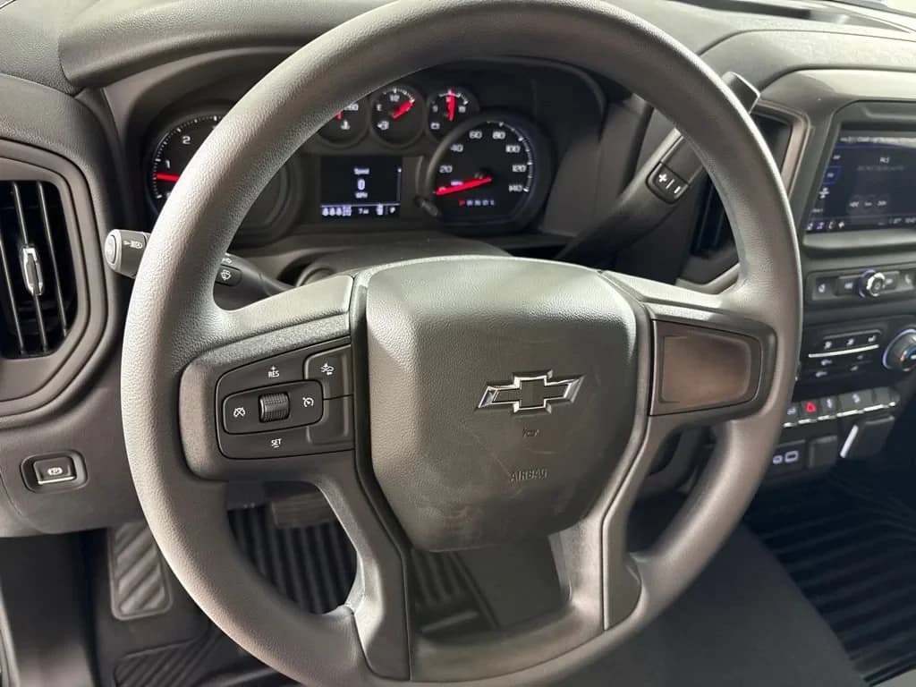 Chevrolet Silverado 2500HD Custom 4WD Crew Cab 159" 2026 — side view