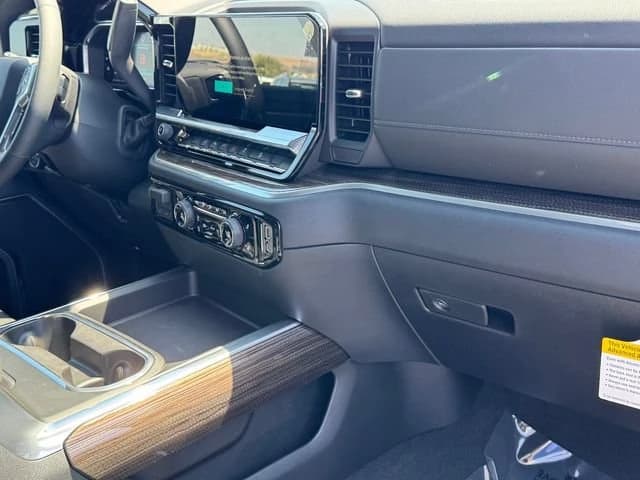 Chevrolet Silverado 2500HD LT 4WD Crew Cab 159" 2026 — side view