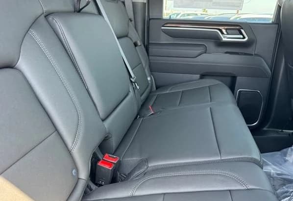 Chevrolet Silverado 2500HD LT 4WD Crew Cab 159" 2026 — side view