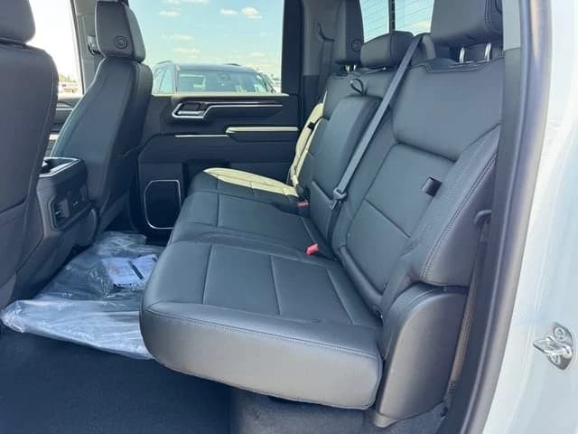 Chevrolet Silverado 2500HD LT 4WD Crew Cab 159" 2026 — side view