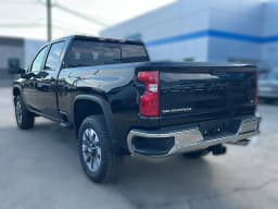 Chevrolet Silverado 2500HD LT 4WD Crew Cab 159" 2026 — side view