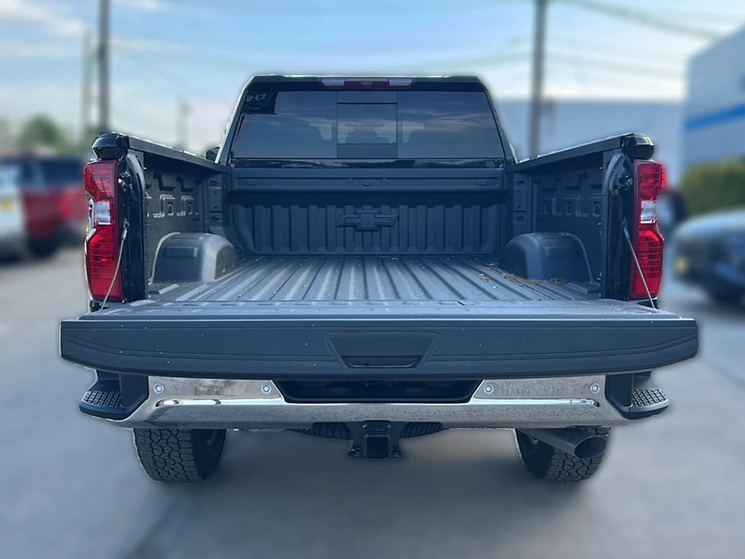 Chevrolet Silverado 2500HD LT 4WD Crew Cab 159" 2026 — side view