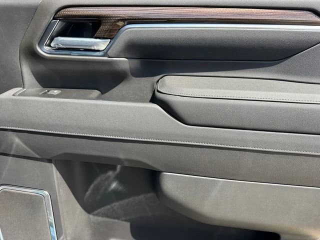 Chevrolet Silverado 2500HD LT 4WD Crew Cab 159" 2026 — side view