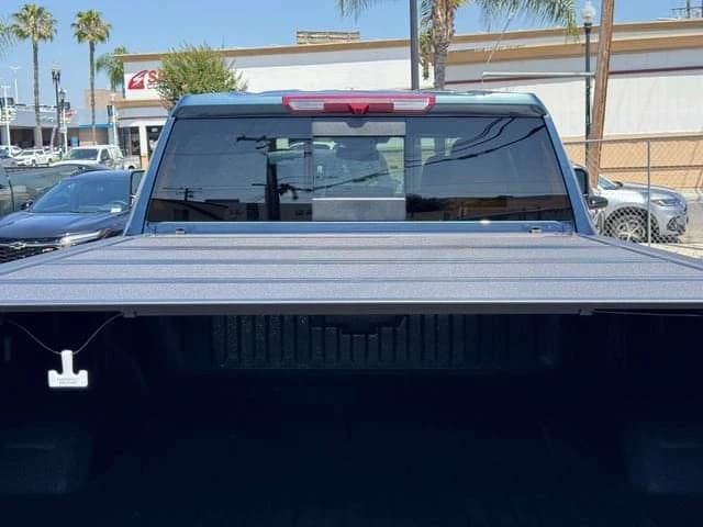 Chevrolet Silverado 2500HD LT 4WD Crew Cab 159" 2026 — side view