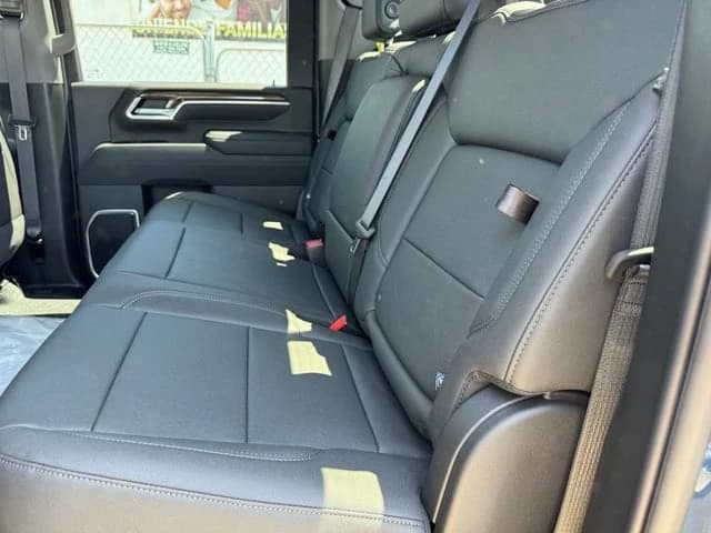 Chevrolet Silverado 2500HD LT 4WD Crew Cab 159" 2026 — side view