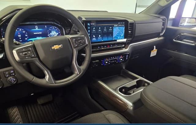 Chevrolet Silverado 2500HD LT 4WD Crew Cab 159" 2026 — side view