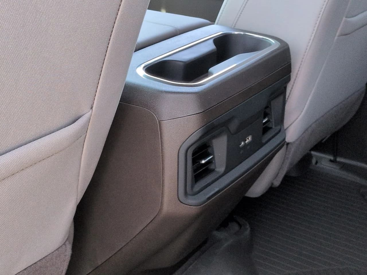 Chevrolet Silverado 2500HD LT 4WD Crew Cab 159" 2026 — side view