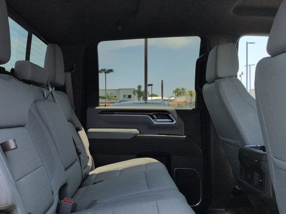 Chevrolet Silverado 2500HD LT 4WD Crew Cab 159" 2026 — side view