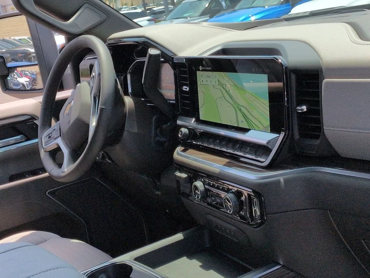 Chevrolet Silverado 2500HD LT 4WD Crew Cab 159" 2026 — side view