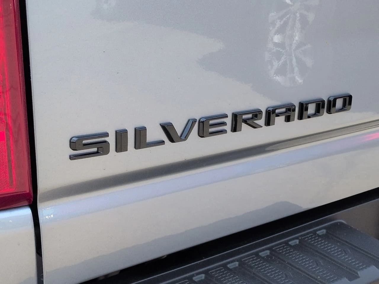 Chevrolet Silverado 2500HD LT 4WD Crew Cab 159" 2026 — side view