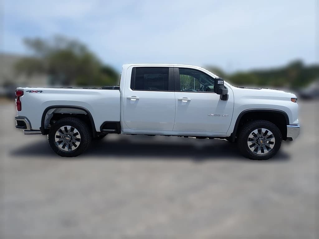 Chevrolet Silverado 2500HD LT 4WD Crew Cab 159" 2026 — side view