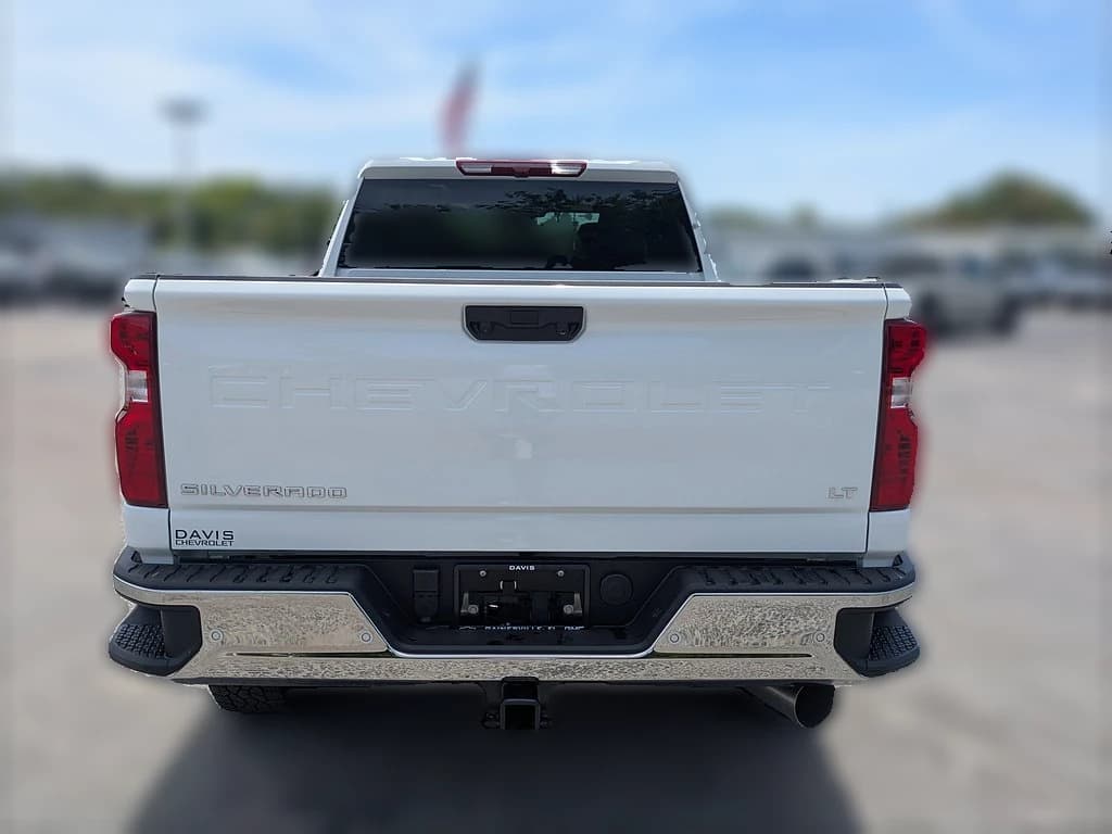 Chevrolet Silverado 2500HD LT 4WD Crew Cab 159" 2026 — side view