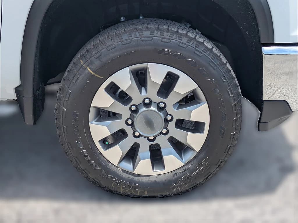 Chevrolet Silverado 2500HD LT 4WD Crew Cab 159" 2026 — side view