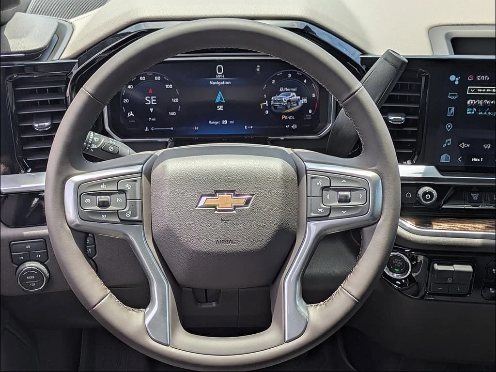 Chevrolet Silverado 2500HD LT 4WD Crew Cab 159" 2026 — side view