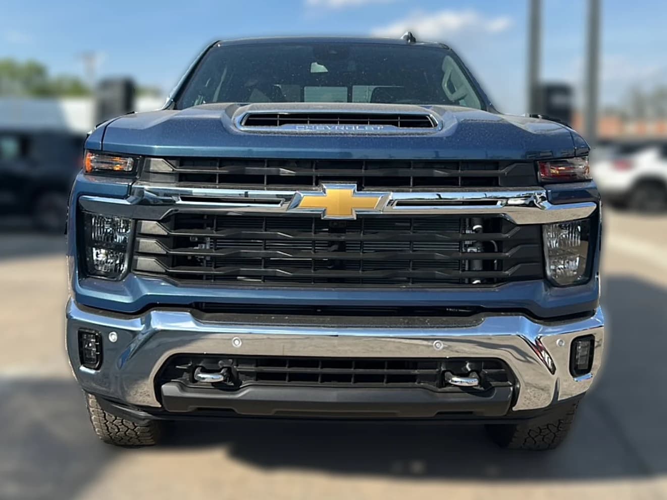 Chevrolet Silverado 2500HD LT 4WD Crew Cab 159" 2026 — side view
