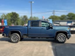 Chevrolet Silverado 2500HD LT 4WD Crew Cab 159" 2026 — side view
