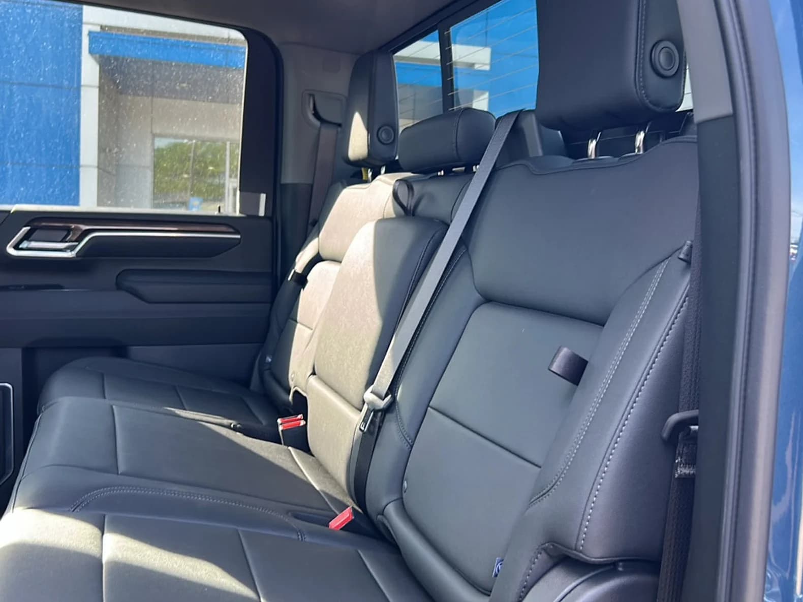 Chevrolet Silverado 2500HD LT 4WD Crew Cab 159" 2026 — side view