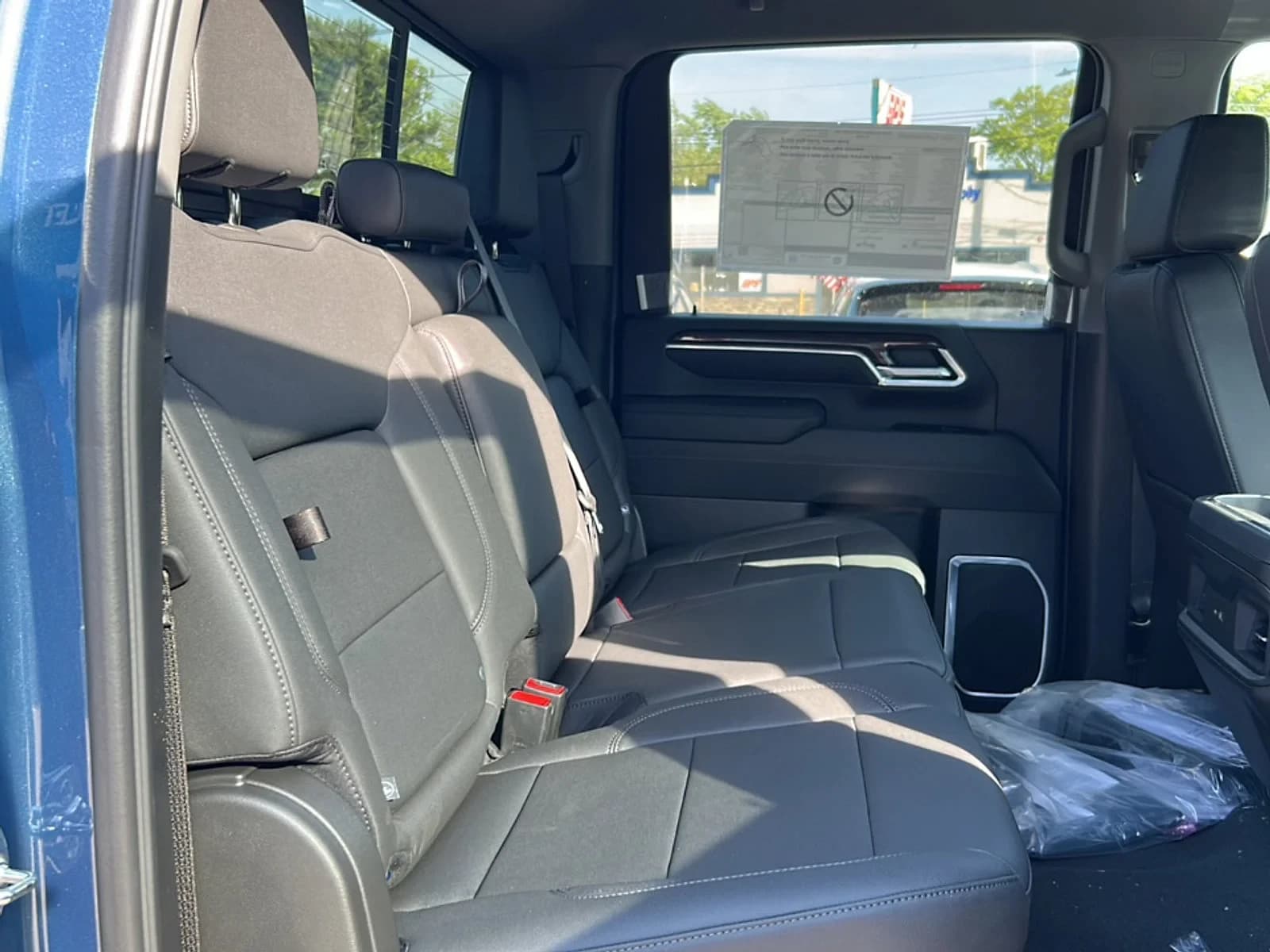 Chevrolet Silverado 2500HD LT 4WD Crew Cab 159" 2026 — side view