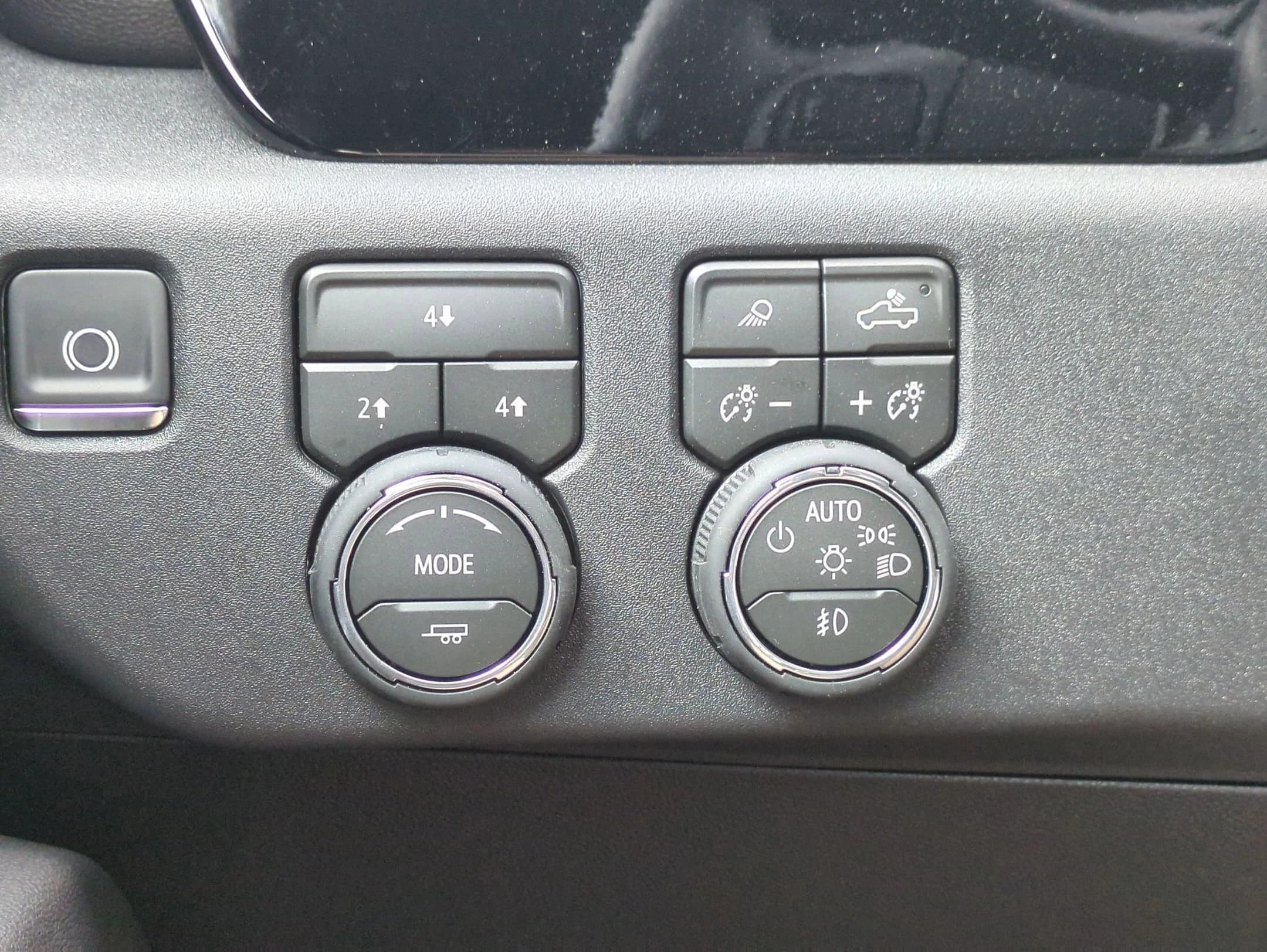 Chevrolet Silverado 2500HD LT 4WD Crew Cab 159" 2026 — side view