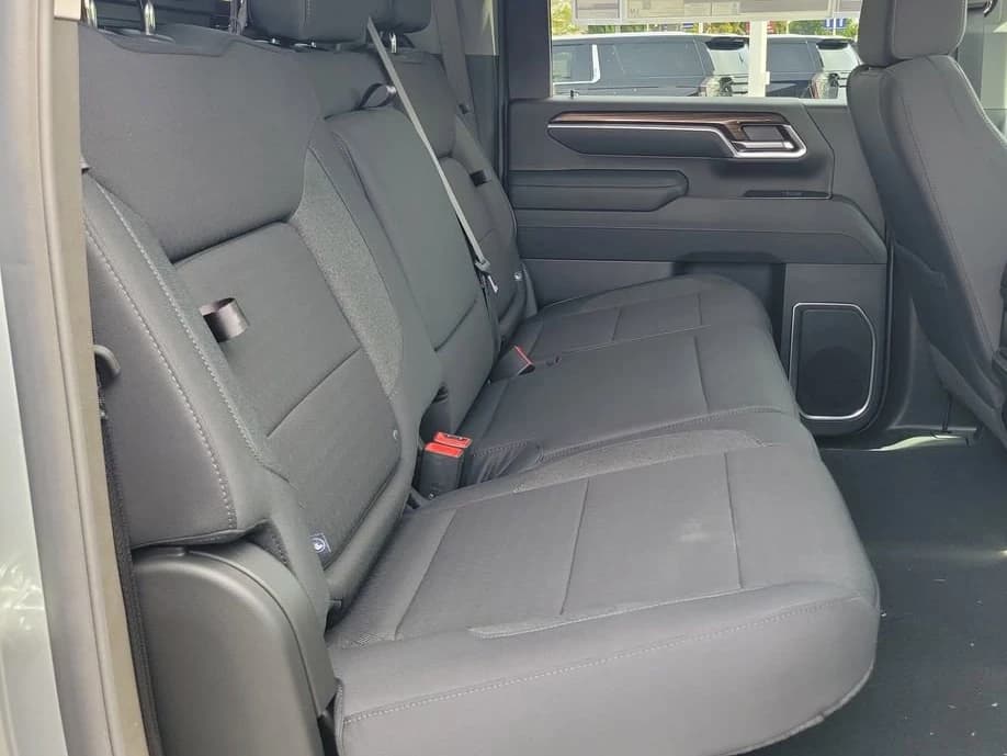 Chevrolet Silverado 2500HD LT 4WD Crew Cab 159" 2026 — side view