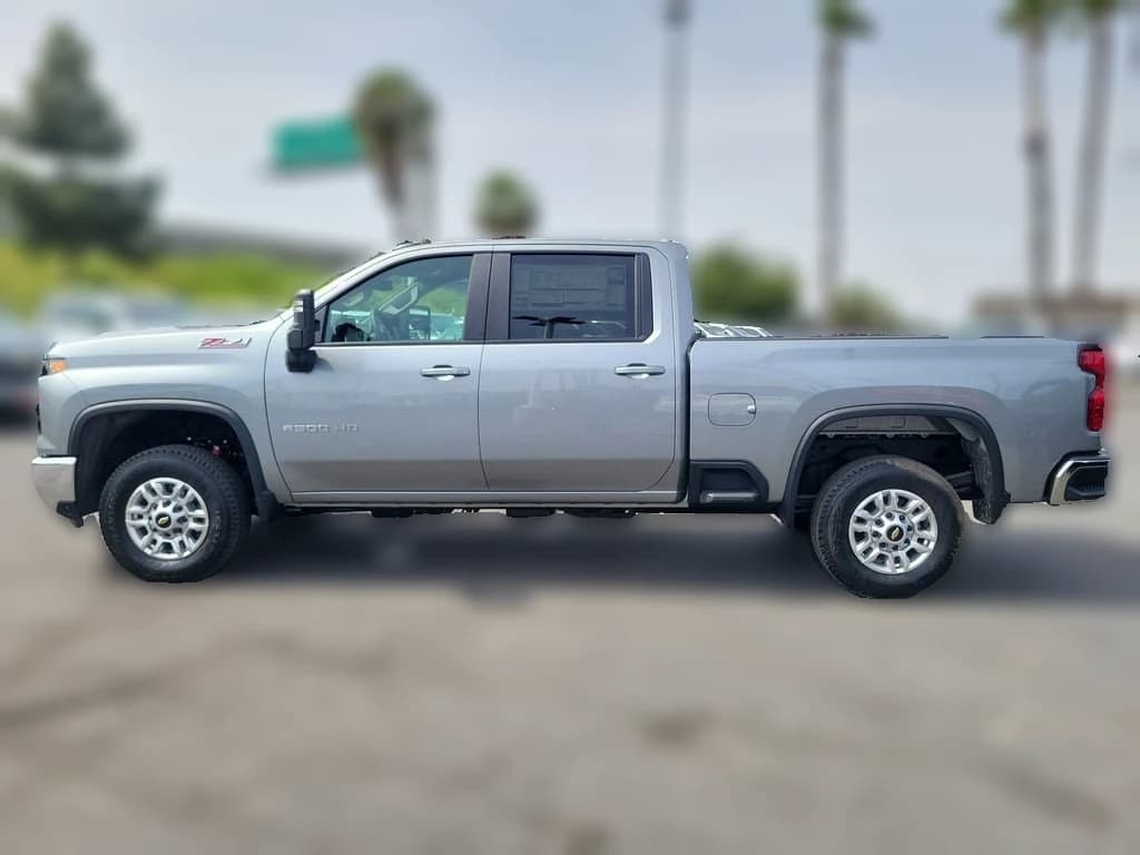 Chevrolet Silverado 2500HD LT 4WD Crew Cab 159" 2026 — side view