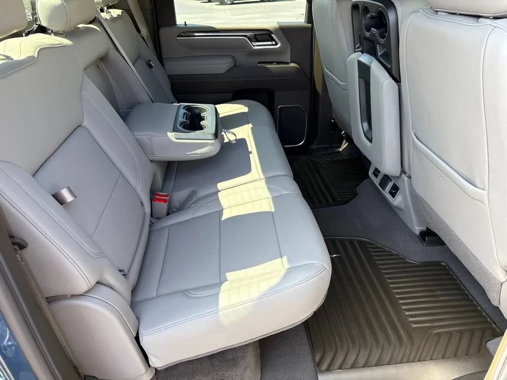 Chevrolet Silverado 2500HD LTZ 4WD Crew Cab 159" 2026 — side view