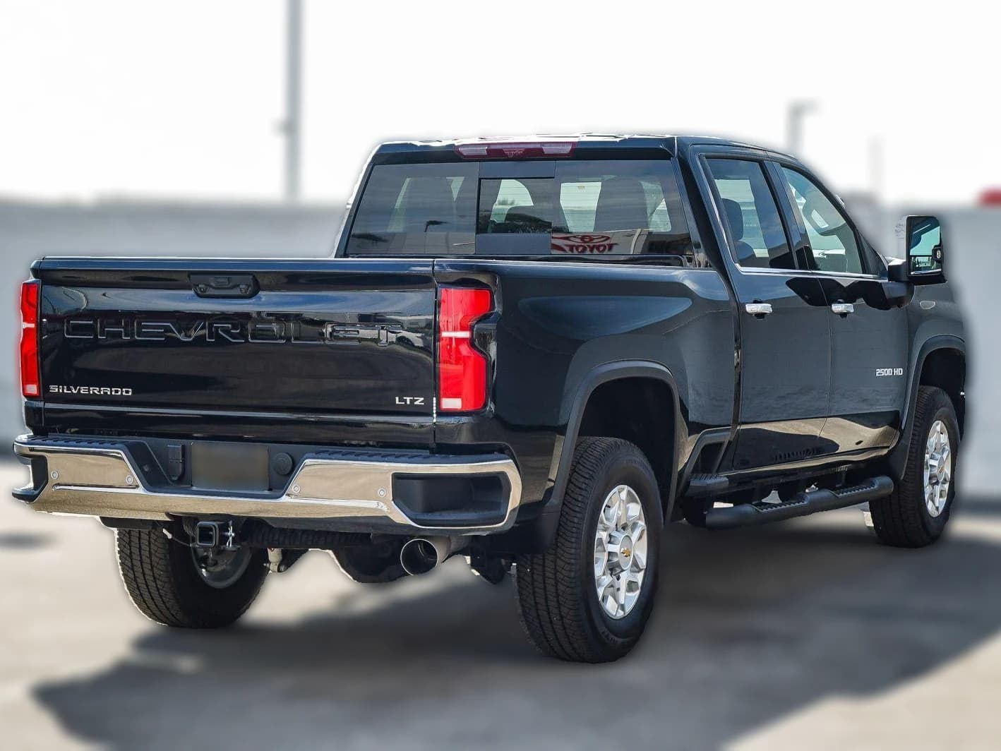 Chevrolet Silverado 2500HD LTZ 4WD Crew Cab 159" 2026 — side view