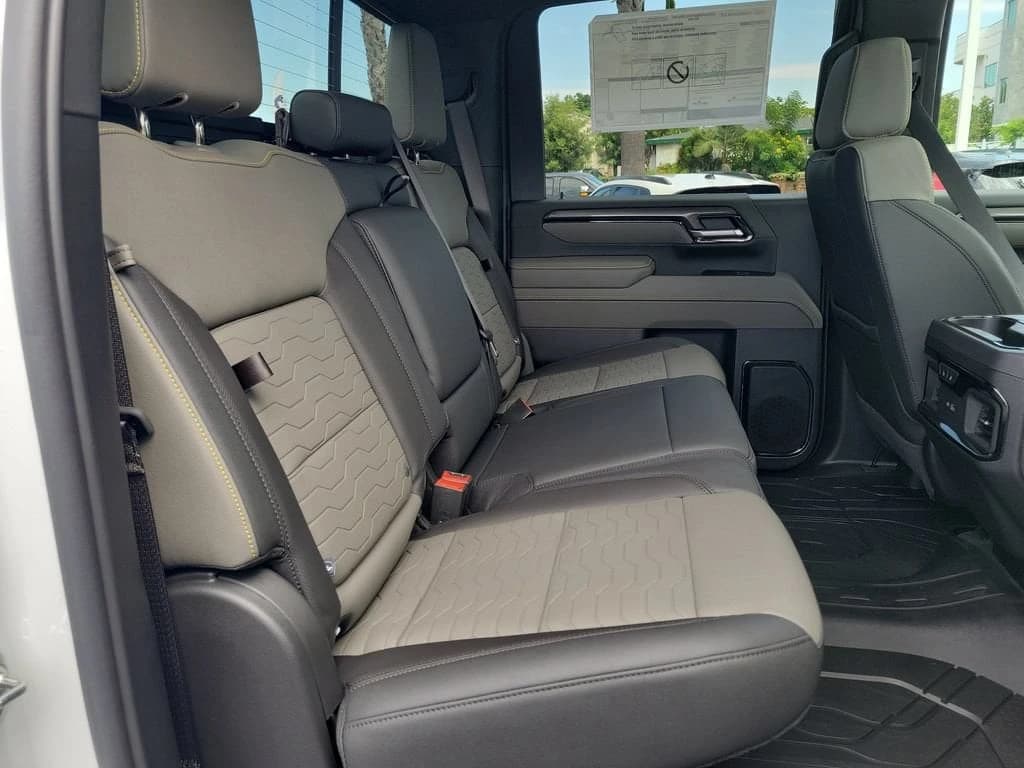 Chevrolet Silverado 2500HD ZR2 4WD Crew Cab 159" 2026 — side view