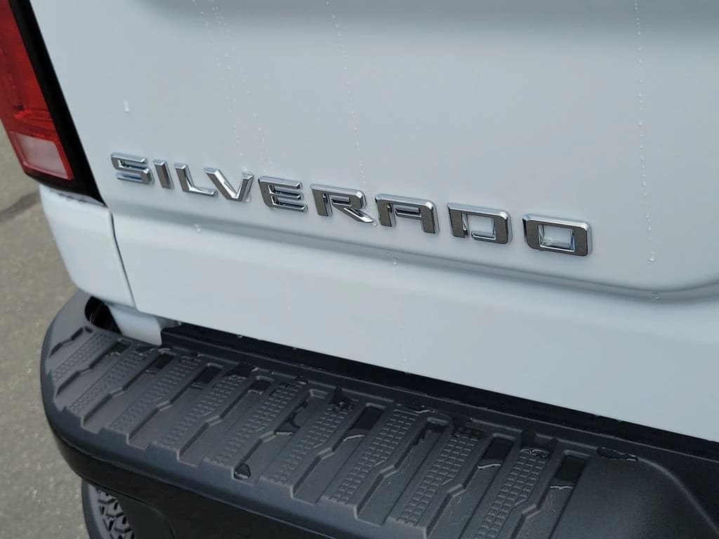 Chevrolet Silverado 2500HD ZR2 4WD Crew Cab 159" 2026 — side view