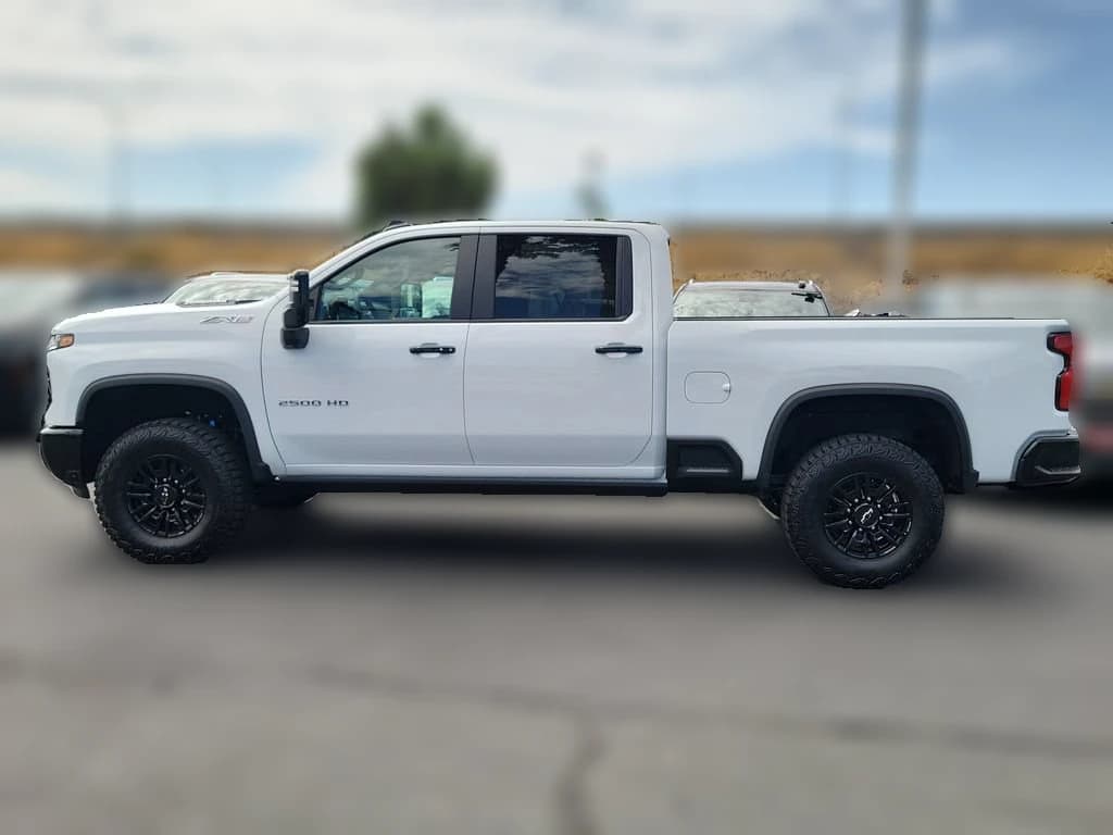 Chevrolet Silverado 2500HD ZR2 4WD Crew Cab 159" 2026 — side view