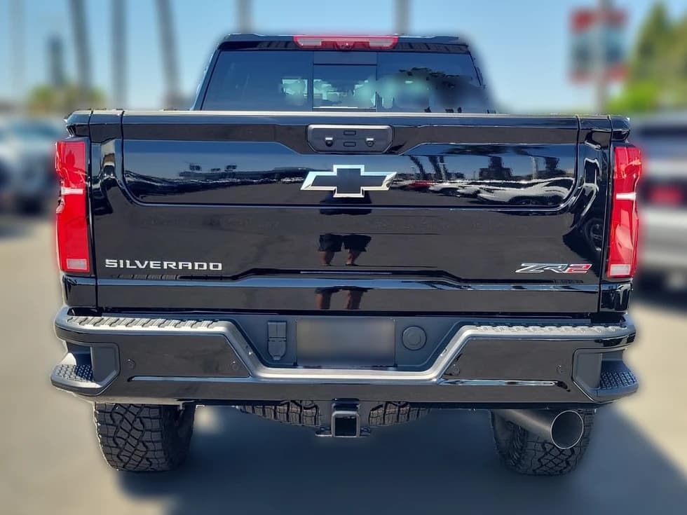 Chevrolet Silverado 2500HD ZR2 4WD Crew Cab 159" 2026 — side view