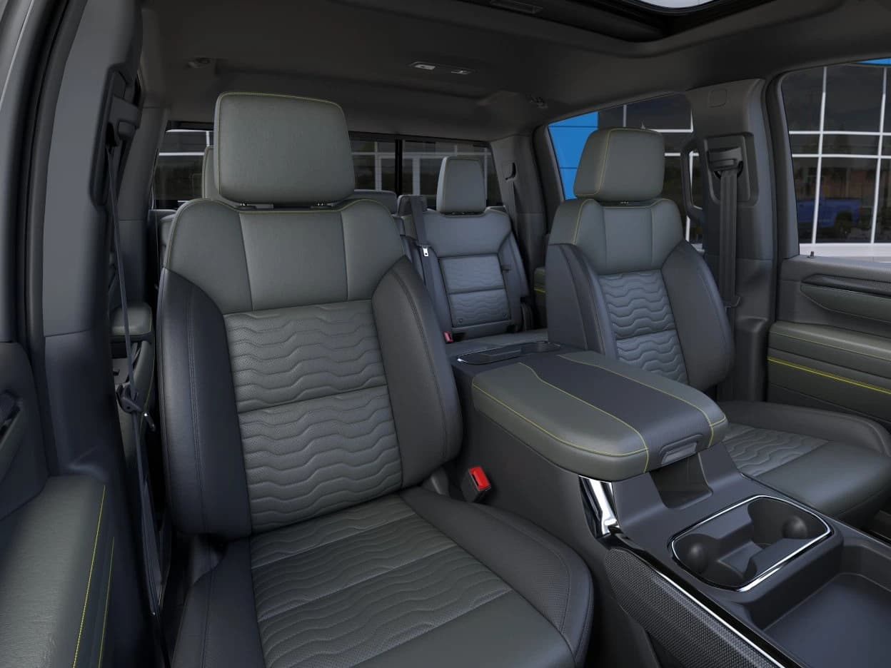 Chevrolet Silverado 2500HD ZR2 4WD Crew Cab 159" 2026 — side view