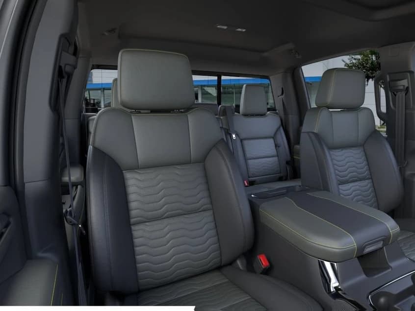 Chevrolet Silverado 2500HD ZR2 4WD Crew Cab 159" 2026 — side view