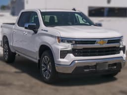 Chevrolet Silverado 1500 LT 2WD Crew Cab 147" 2026 — side view