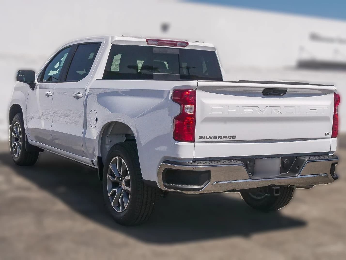 Chevrolet Silverado 1500 LT 2WD Crew Cab 147" 2026 — side view