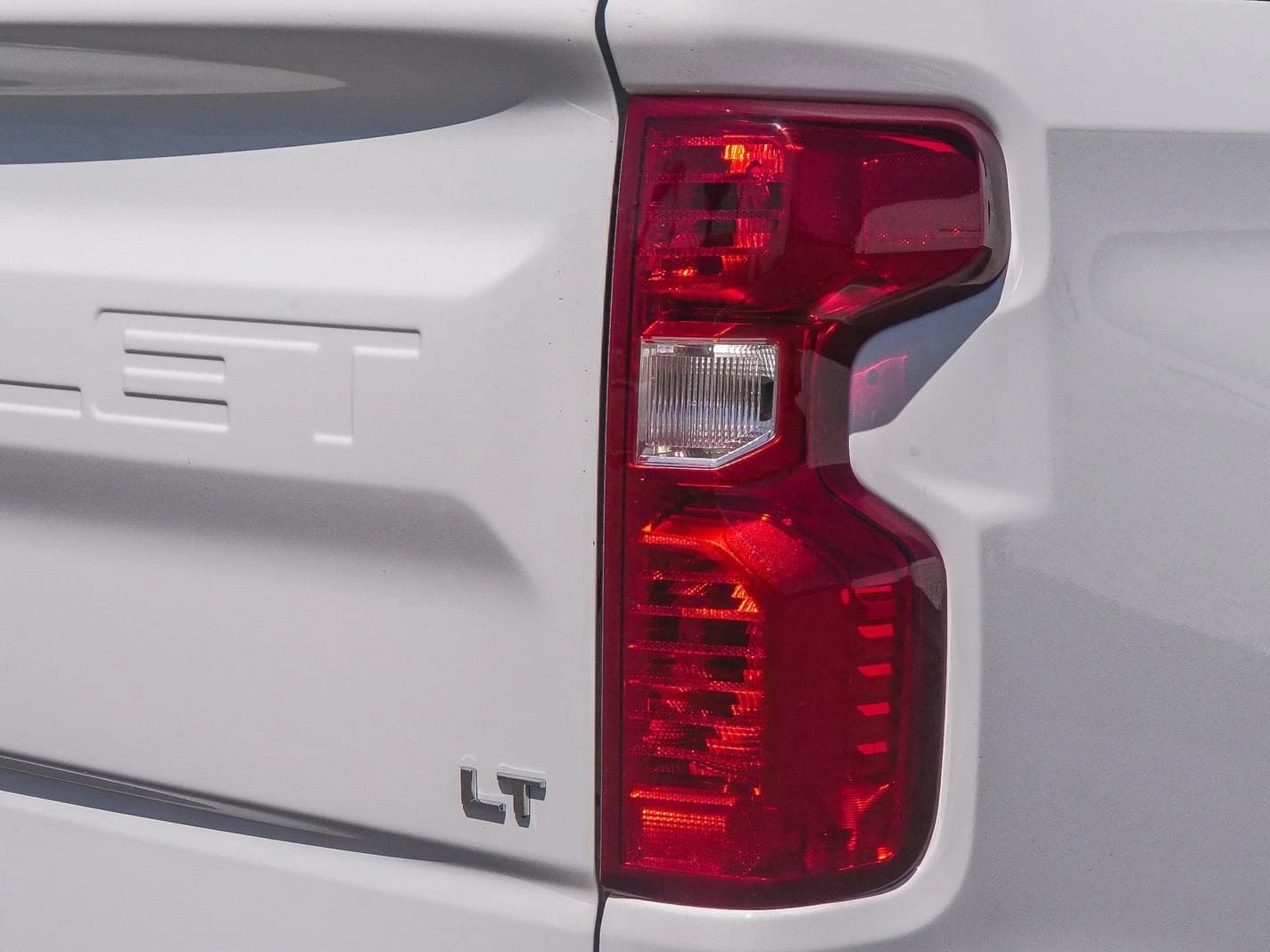 Chevrolet Silverado 1500 LT 2WD Crew Cab 147" 2026 — side view