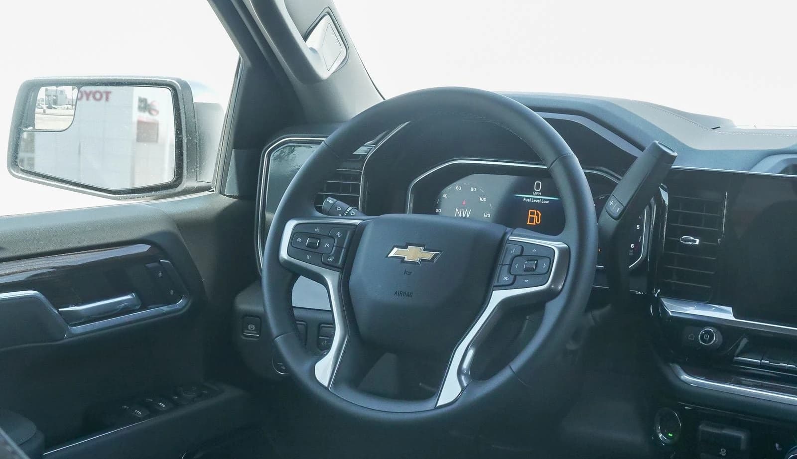 Chevrolet Silverado 1500 LT 2WD Crew Cab 147" 2026 — side view