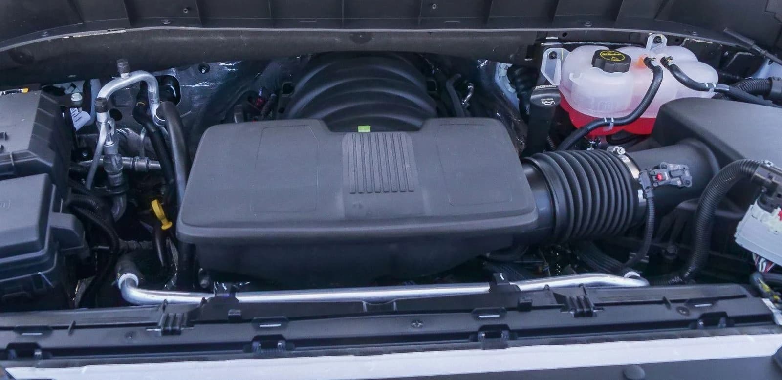Chevrolet Silverado 1500 LT 2WD Crew Cab 147" 2026 — side view
