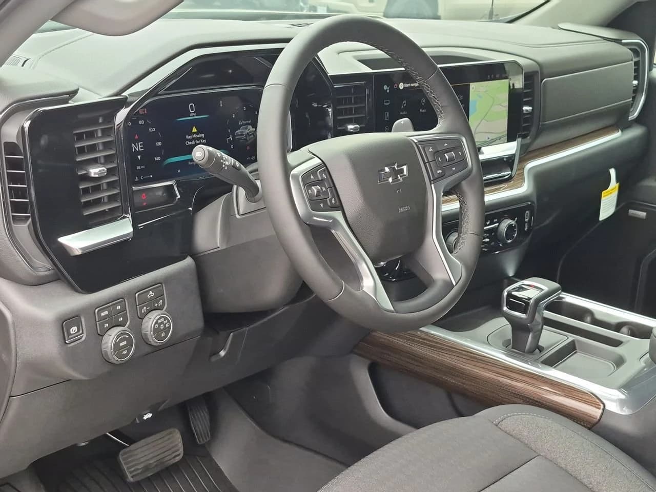 Chevrolet Silverado 1500 RST 4WD Crew Cab 147" 2026 — side view