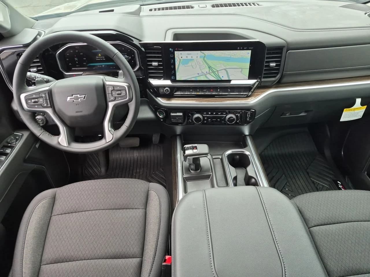 Chevrolet Silverado 1500 RST 4WD Crew Cab 147" 2026 — side view