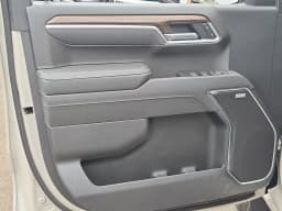 Chevrolet Silverado 1500 RST 4WD Crew Cab 147" 2026 — side view