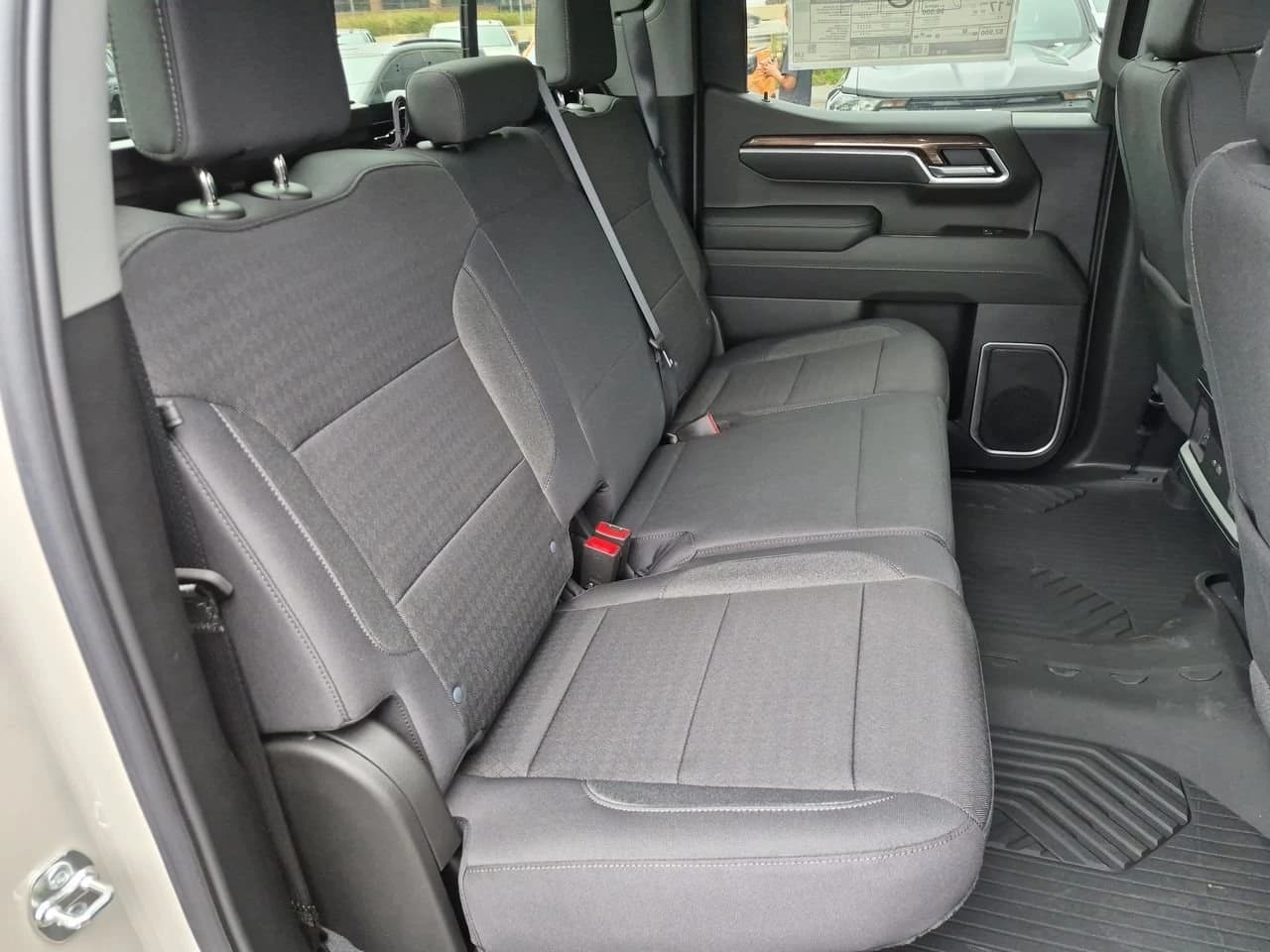 Chevrolet Silverado 1500 RST 4WD Crew Cab 147" 2026 — side view