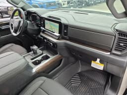 Chevrolet Silverado 1500 RST 4WD Crew Cab 147" 2026 — side view