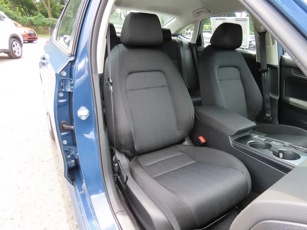 Honda Civic Sedan LX CVT 2026 — side view