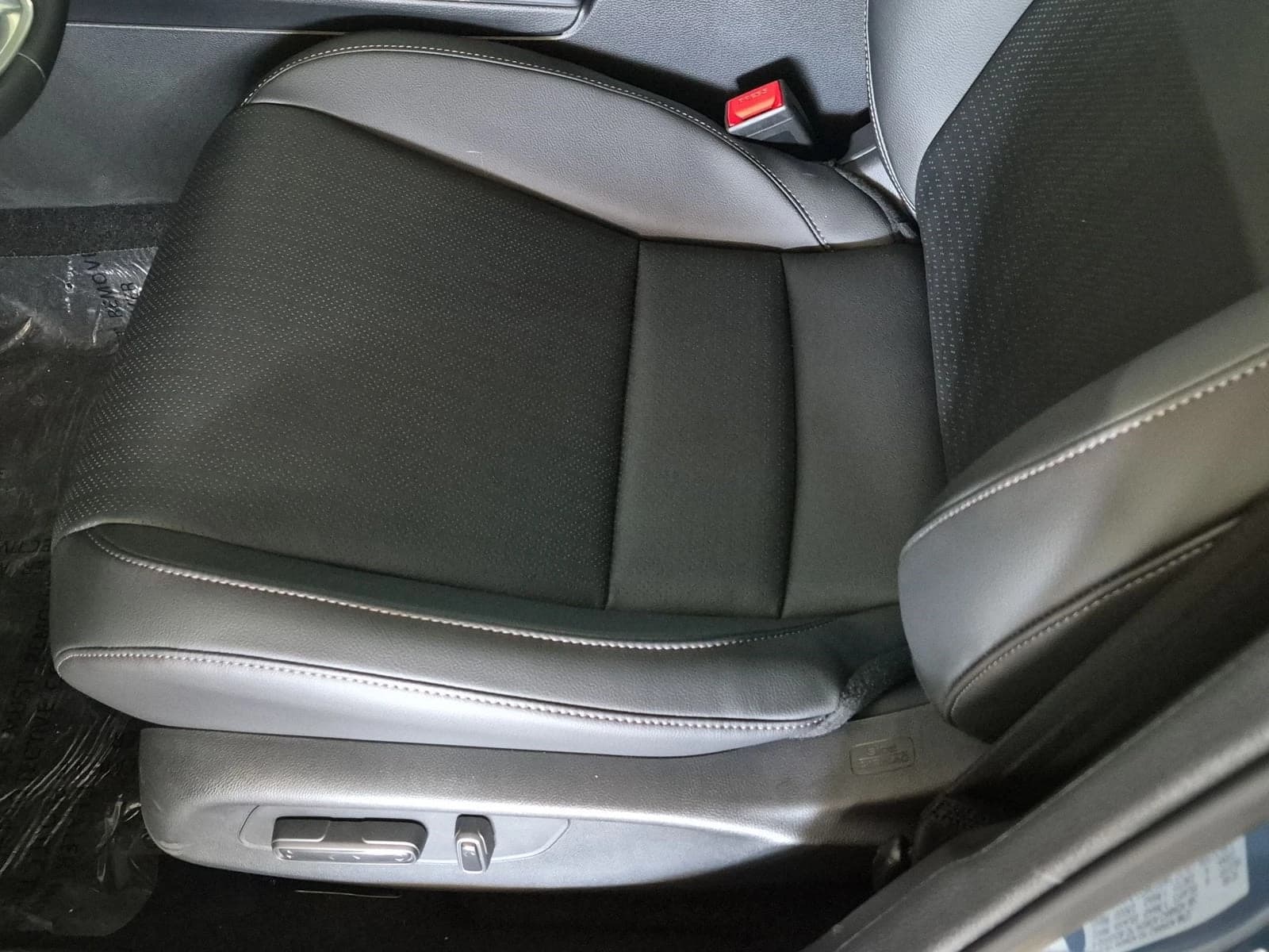 Honda Civic Sedan Hybrid Sport Touring CVT 2026 — side view